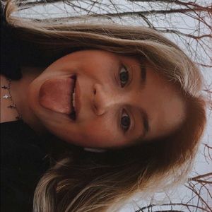 Meet your Posher, Lily